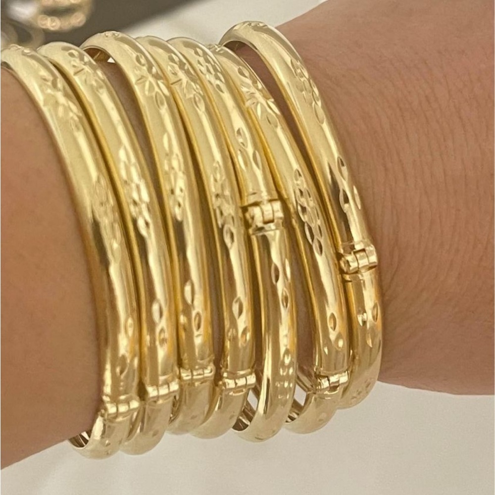Elegant Gold Bangle Bracelet (one)
